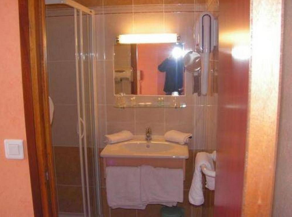 Au P'Tit Quinquin Hotell Le Val-Saint-Père Rum bild