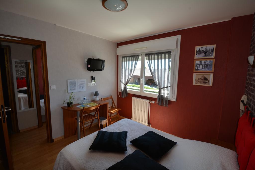 Au P'Tit Quinquin Hotell Le Val-Saint-Père Exteriör bild