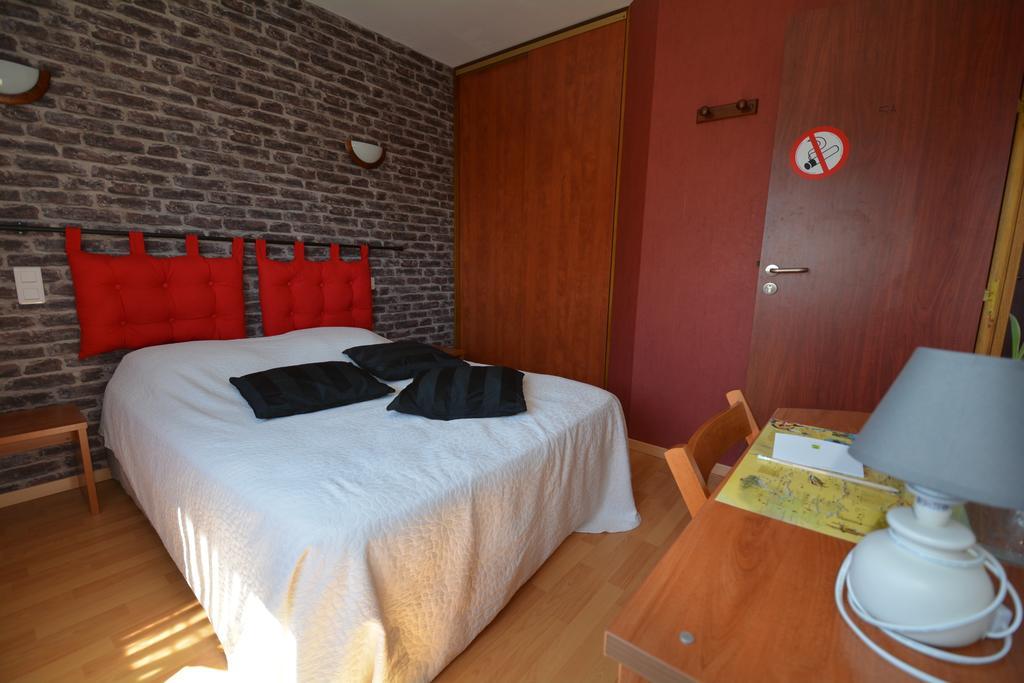 Au P'Tit Quinquin Hotell Le Val-Saint-Père Exteriör bild