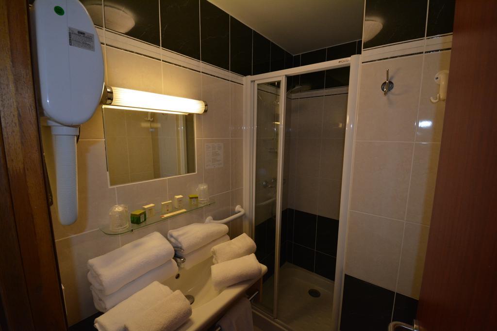 Au P'Tit Quinquin Hotell Le Val-Saint-Père Exteriör bild