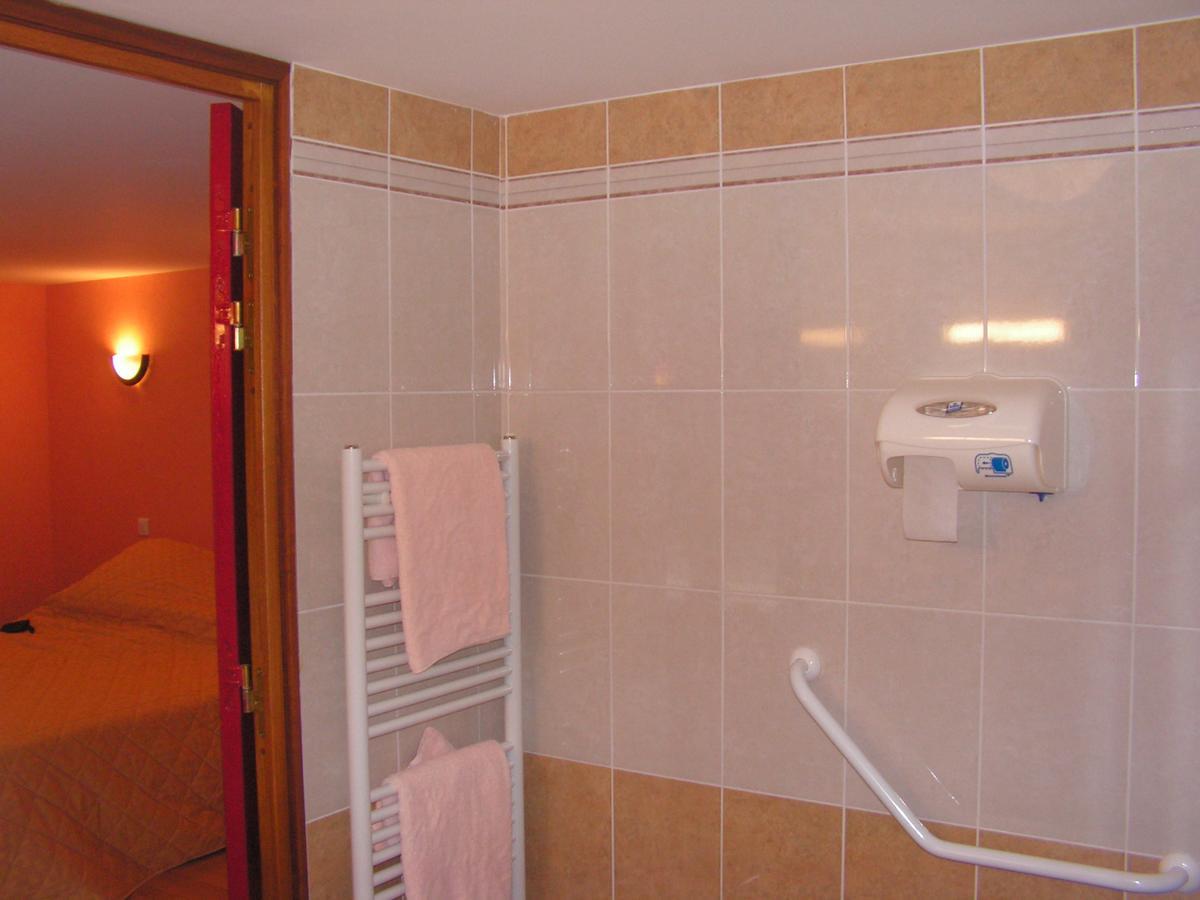 Au P'Tit Quinquin Hotell Le Val-Saint-Père Exteriör bild