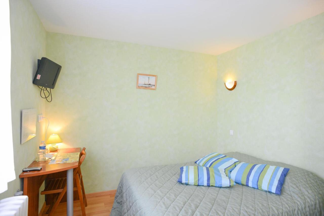Au P'Tit Quinquin Hotell Le Val-Saint-Père Exteriör bild